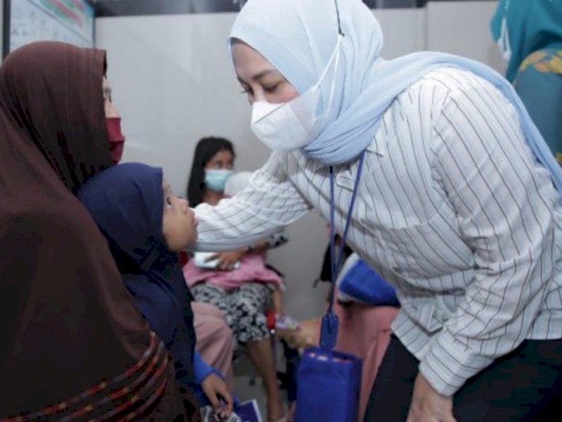 Wakil Wali Kota Makassar, Fatmawati Rusdi meninjau warga penderita stunting di Puskesmas, Sabtu (2/07/2022).
