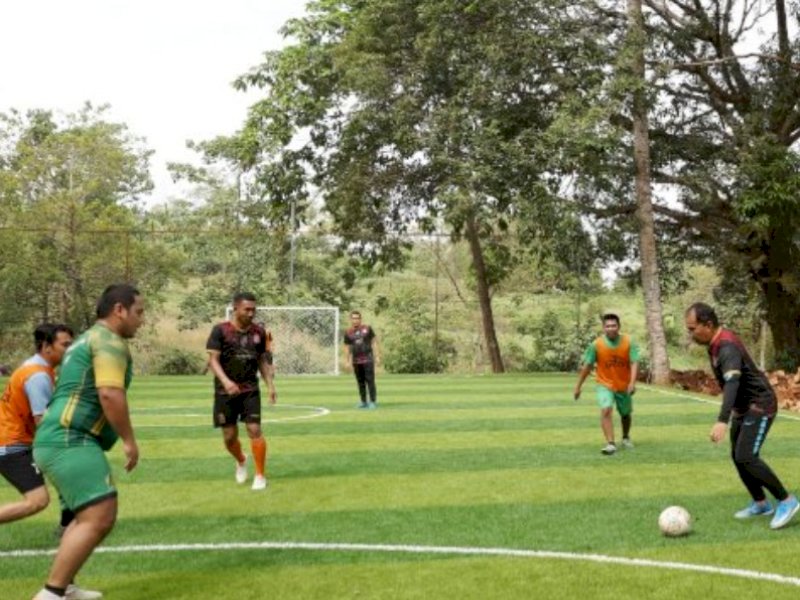 Danny Pomanto main futsal bareng Anggota DPRD Makassar. 