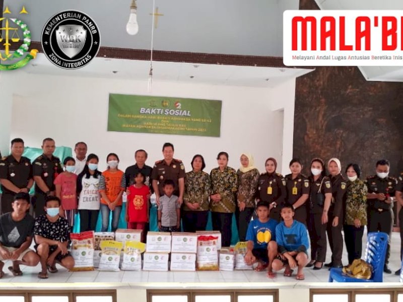 Sambut HBA, Kejari Tator Gelar Baksos dan Anjangsana