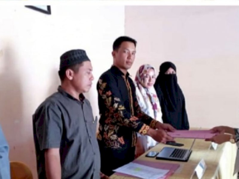 Pendaftaran bakal calon kades di Desa Tea Musu, Bone. 