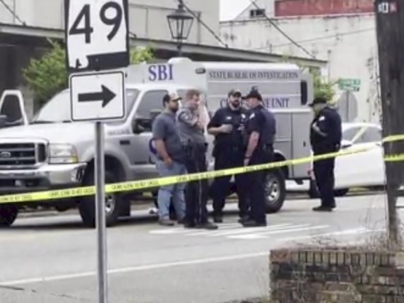 Petugas berjaga di lokasi penembakan. (int)