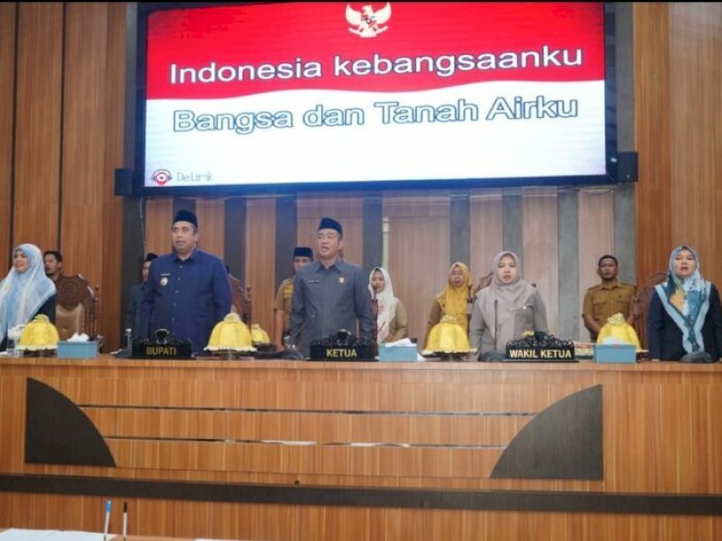 Ultah, Pemkab Maros Serahkan 5 Raperda ke DPRD