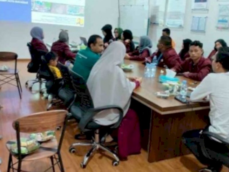 Mahasiswa dan dua dosen Program Studi Perencanaan Wilayah dan Kota Universitas Negeri Gorontalo menyambangi SPALD-T IPAL Losari. 