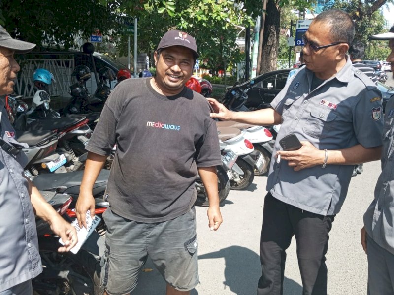TRC Perumda Parkir Makassar Raya mengingatkan Jukir berlakukan tarif sesuai ketentuan 