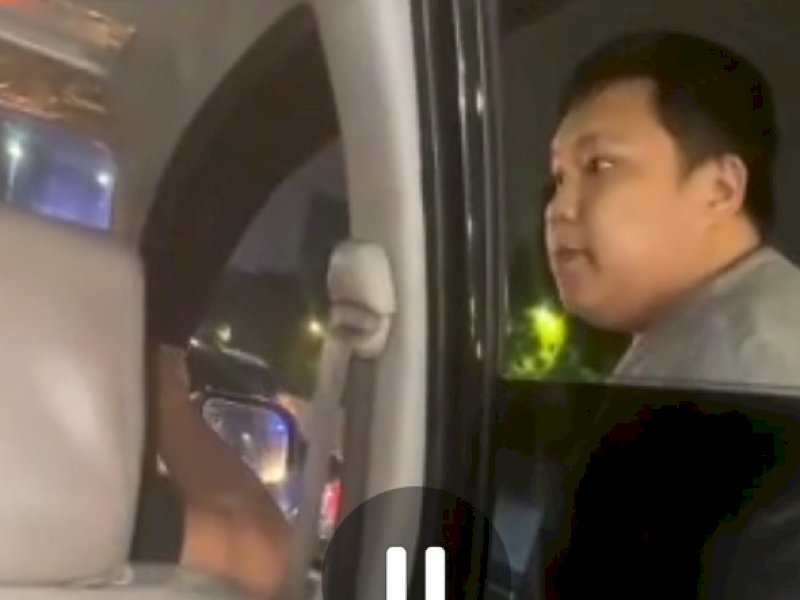 Tampang pria yang melakukan aksi koboi di jalan tol. Jakarta. 