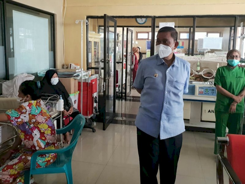 Bupati Wajo Amran Mahmud meninjau pelayanan di RSUD Wajo. (Foto: Ist)