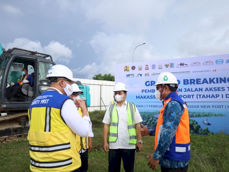 Ground breaking pembangunan Jalan Tol Eksisting ke Makassar New Port Tahap I dan II di Jalan Sultan Abdullah Raya, Makassar. (Ist)