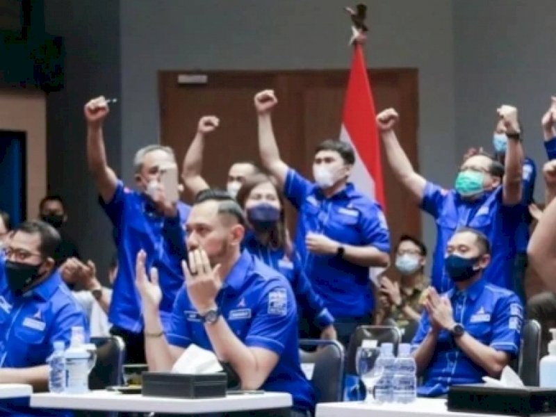 AHY bersama pengurus Partai Demokrat (Foto: Int)