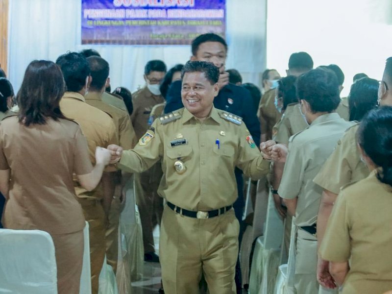 Bupati Torut Yohanis Bassang hadiri sosialisasi pengenaan pajak. (Ist)
