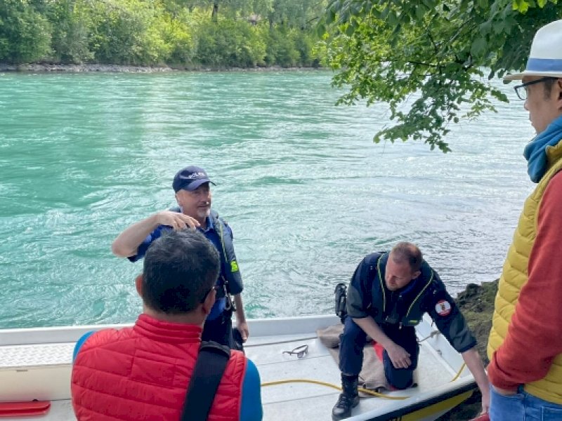 Ridwan Kamil turut memantau pencarian putranya yang hilang di sungai Aare Swiss. (Int)