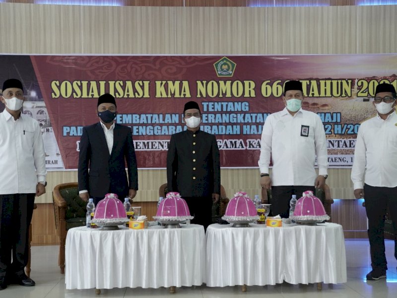 Bupati Bantaeng bersama pejabat Kakanwil Agama. (Foto: Ist)