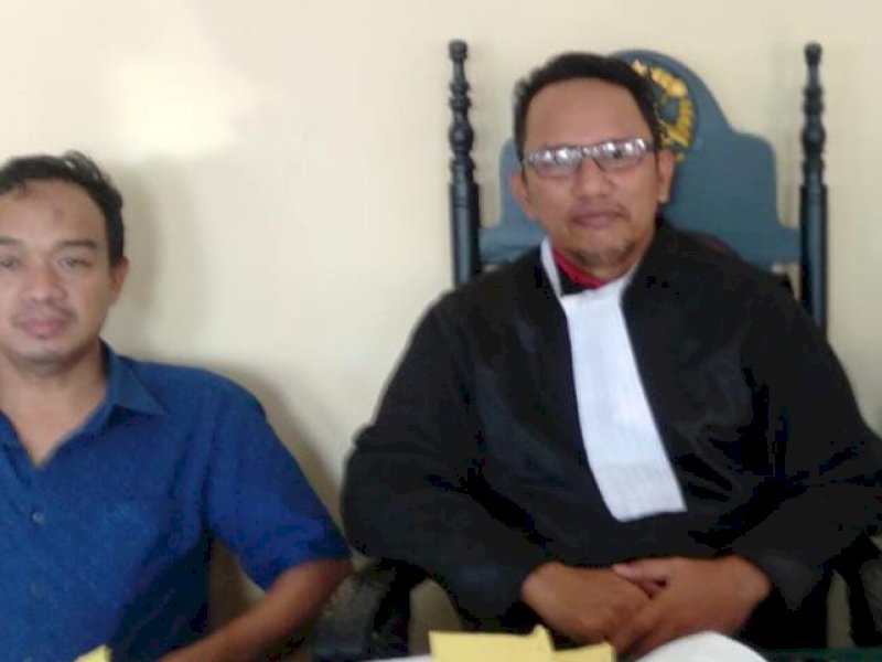 Asmawi bersama penasehat hukumnya Irwan Muin. (Ist)