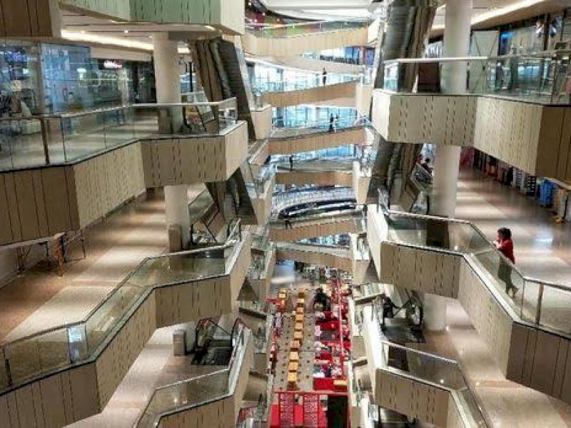 Mal sepi sejak berlakunya aturan PPKM level 4. (ilustrasi/int)