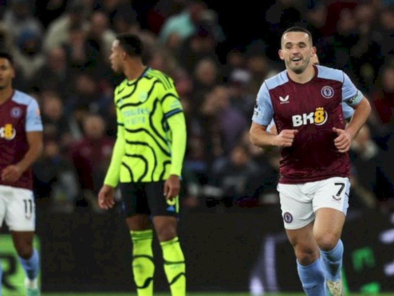 Pemain Aston Vila menjebol gawang Arsenal. (int) 