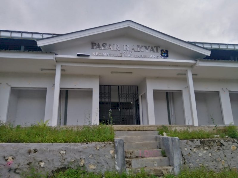 Pasar Loko disorot warga karena sudah rampung belum difungsikan. (Foto: Rahmat Lama)