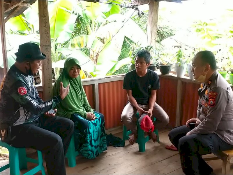 Kapolsek Biringkanaya Kompol Rujiyanto Dwi Poernomo bersama Kapolsek Manggala Kunjungi Fajar. (Foto: Supriadi)