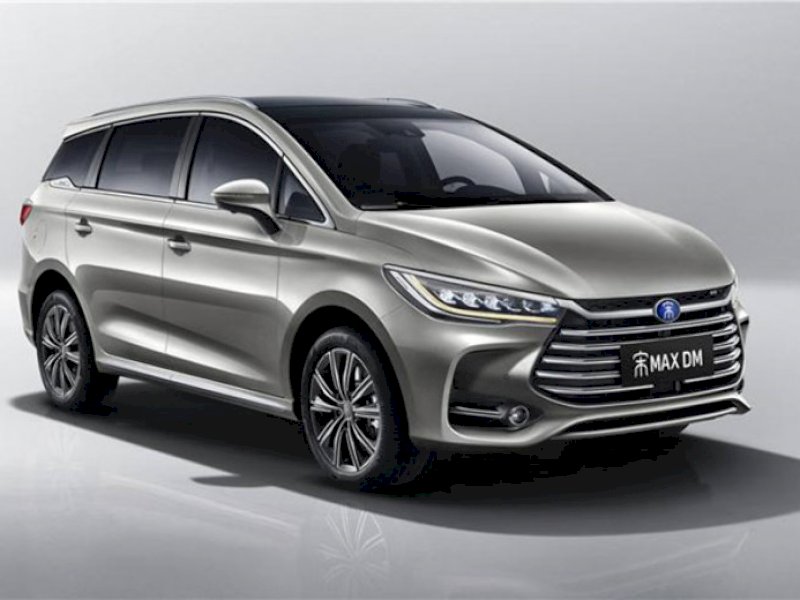 Mobil pabrikan China Max DM-i 2022. (Foto: Int)