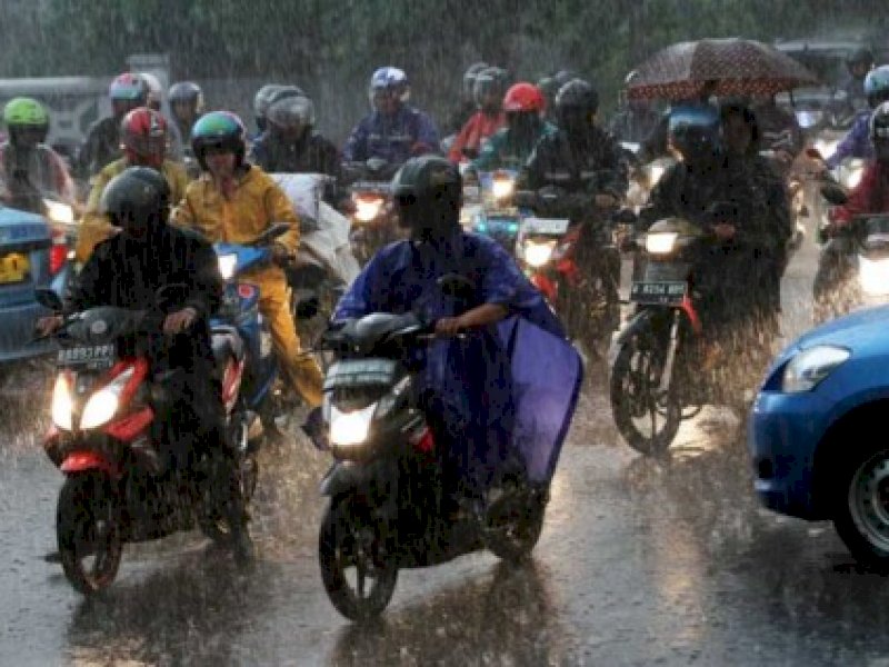 Merawat motor di musim hujan, Ilustrasi (Foto: Int)