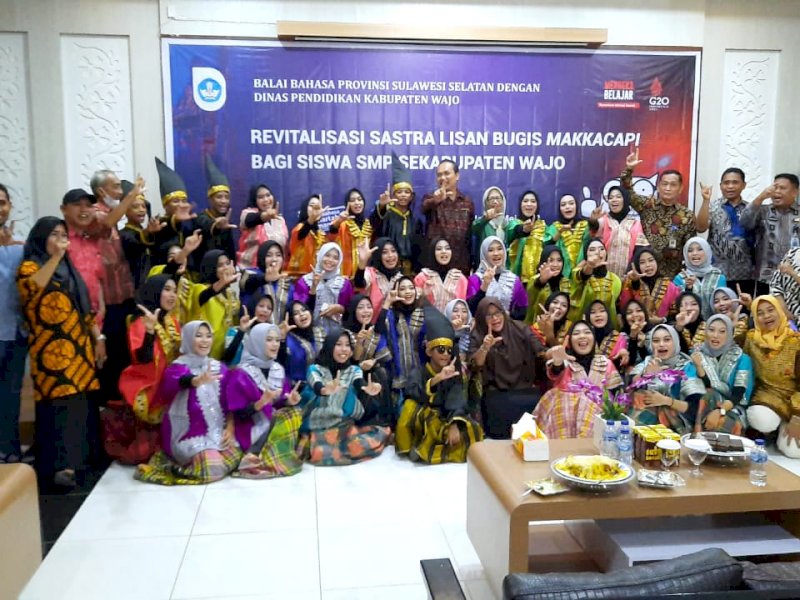 Kegiatan Revitalisasi Sastra Lisan Bugis Makkacapi di Aula Hotel Sallo, Kota Sengkang, Kabupaten Wajo, Sabtu (28/5/2022).