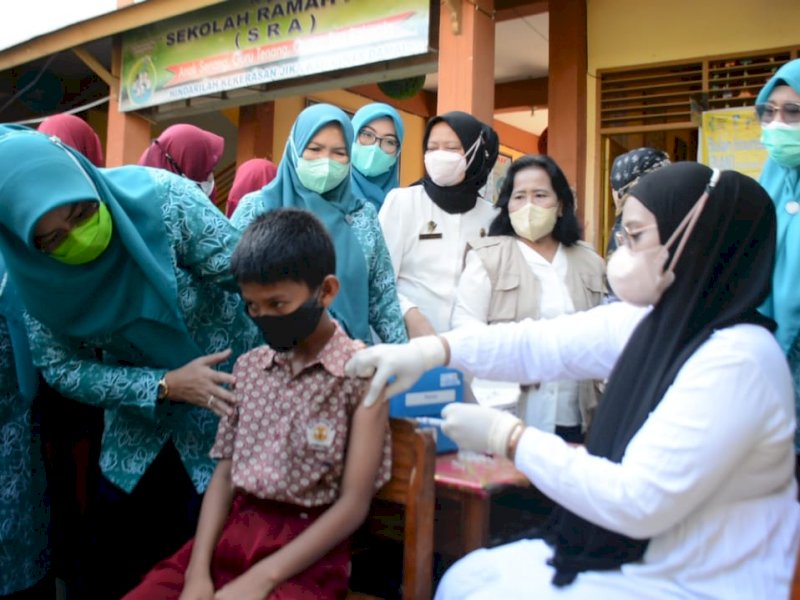 Imunisasi anak digelar Dinkes dan TP PKK Pinrang. (Ist)