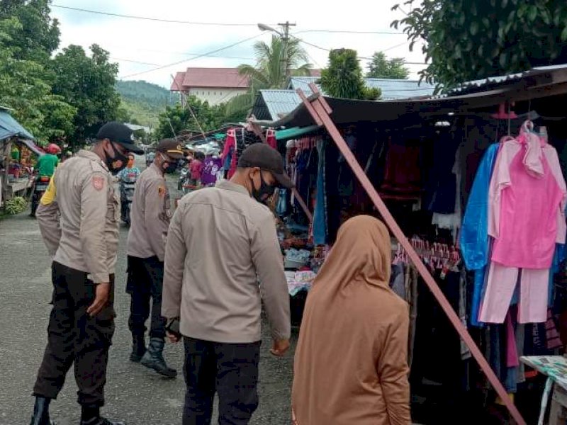 Jajaran Polsek Piru Polres SBB Maluku menggelar patroli, Selasa (29/12/2020).