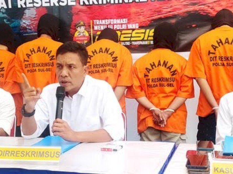 Direktur Ditreskrimsus Polda Sulsel Kombes Pol Helmi Kwarta Kusuma Putra dalam keterangan pers di Markas Polda Sulsel, Kota Makassar, Senin (22/8/2022).