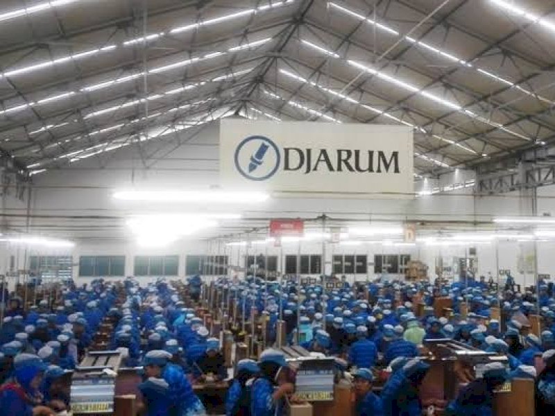 Pemilik Group Djarum kembali menempati puncak daftar orang terkaya di RI.