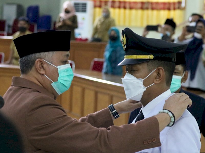 Irwan Hamid melantik Camat Mattiro Sompe. (Ist)