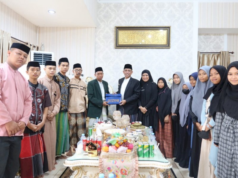 Bupati Wajo Amran Mahmud terima kunjungan anak panti asuhan. (Ist)