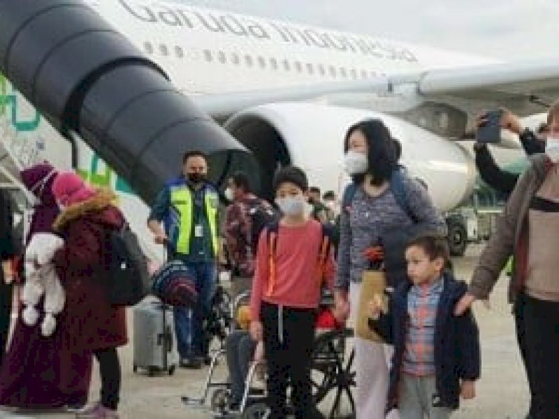 Pesawat Garuda Indonesia evakuasi WNI yang ada di Ukraina. (Int)
