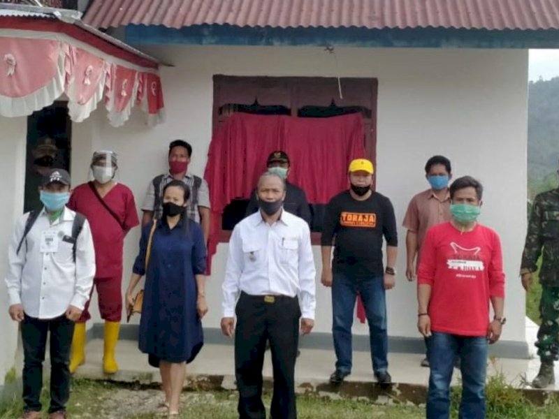 Ketua DPRD Tator Welem Sambolangi saat melaunching rumah karantina di Masanda