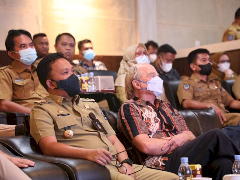 Bupati Bantaeng Ilham Azikin bersama Presiden Director PT WPD Indonesia energy, Mr Hans-Christoph Brumberg. (Ist)