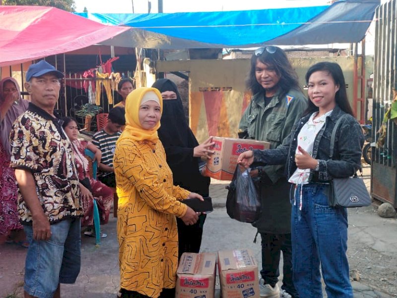Komunitas SIMA bantu korban kebakaran di Jl Sunu, Makassar. (Hasan)