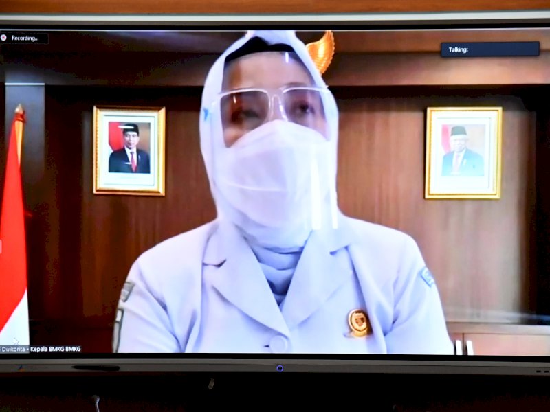 Kepala BMKG Dwikorita Karnawati mengatakan, cuaca kemungkinan akan membaik kedepannya, seiring bergerak menjauhnya Siklon Tropis Seroja. 