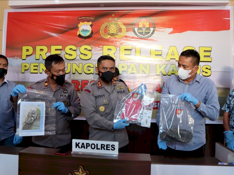 Kapolres Enrekang AKBP Arief Doddy Suryawan, mengadakan press release kasus tindak pidana percobaan pembunuhan. (Ist)