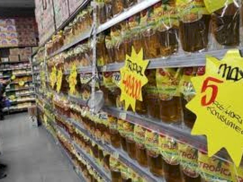 Setelah langka, minyak goreng akhirnya mudah ditemukan dengan harga tinggi hingga dua kali lipat dari HET (Int)
