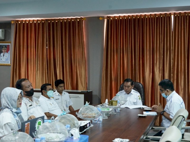 Wabup Sidrap pimpin rapat evaluasi kinerja PDAM Sidrap. (Ist)