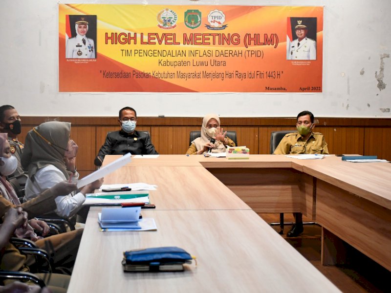 Bupati Lutra Indah Putri Indriani gelar HLM bersama TPID Lutra jelang lebaran. (Ist)