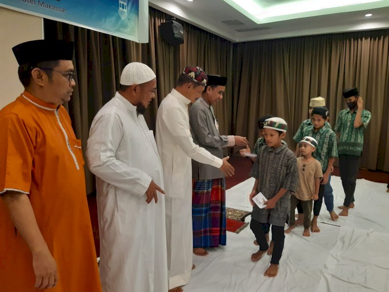 Ketua DPRD Makassar Rudianto Lallo santuni anak yatim. (Ist)
