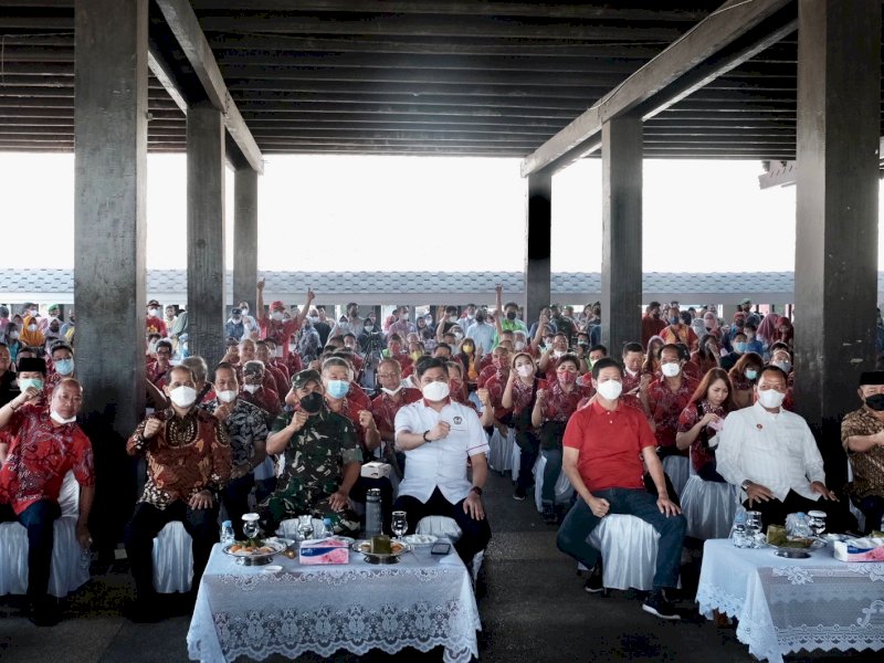 Vaksinasi massal dihadiri Bupati Gowa Adnan Purichta Ichsan, Pangdam XIV/Hsn Mayjen Andi Muhammad. (Ist)