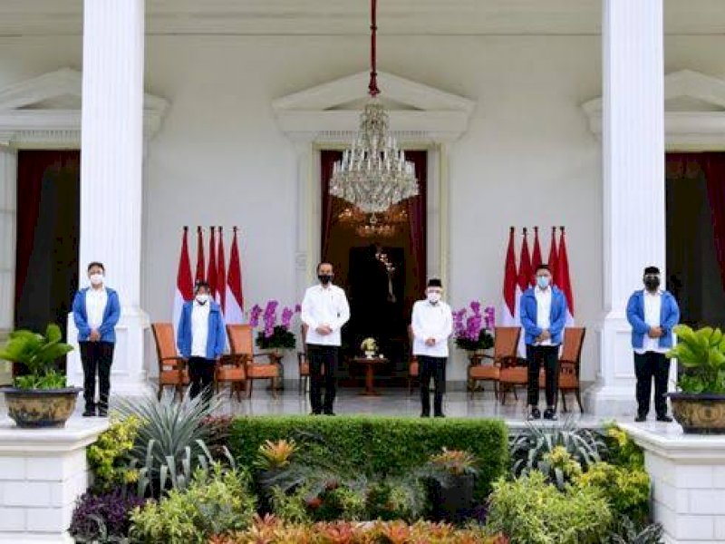 Presidwn Jokowi melantik 6 menteri dan 5 wamen. 