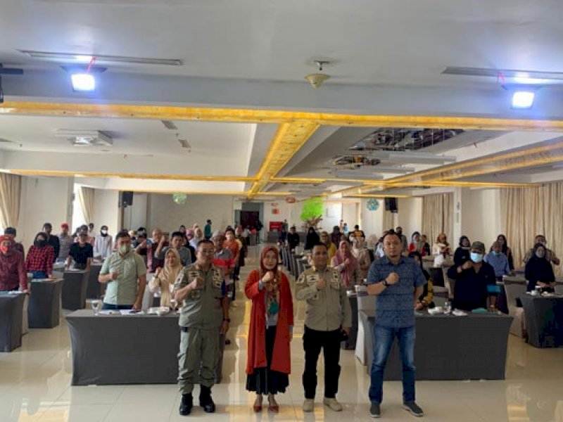 Anggota Komisi B DPRD Kota Makassar Rezki, menyosialisasikan Peraturan Daerah (Perda) Nomor 7 Tahun 2021 Tentang Ketertiban Umum.