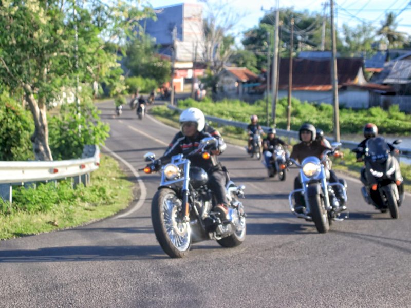 Bupati Bulukumba Andi Utta pimpin bikers costum ke Tanjung Bira. (Ist)