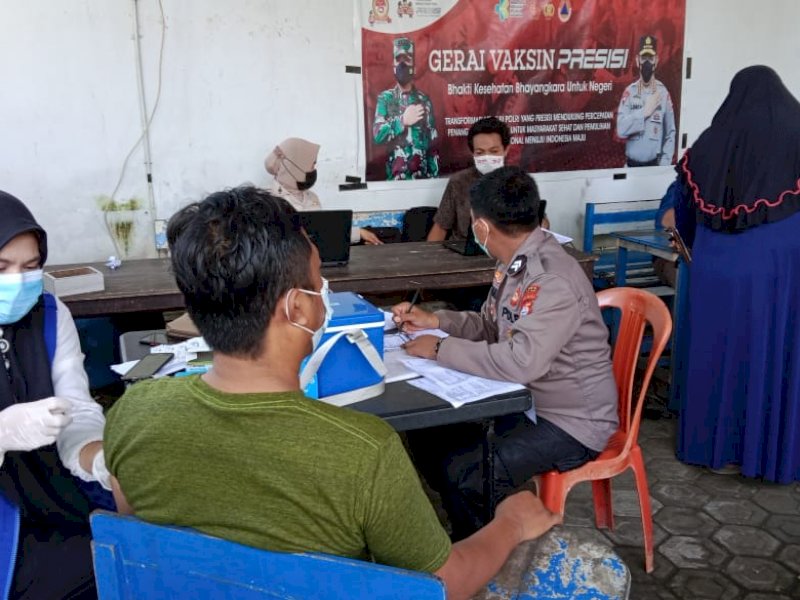 Suasana vaksinasi yang digelar Polres Takalar. (Foto: Ist)