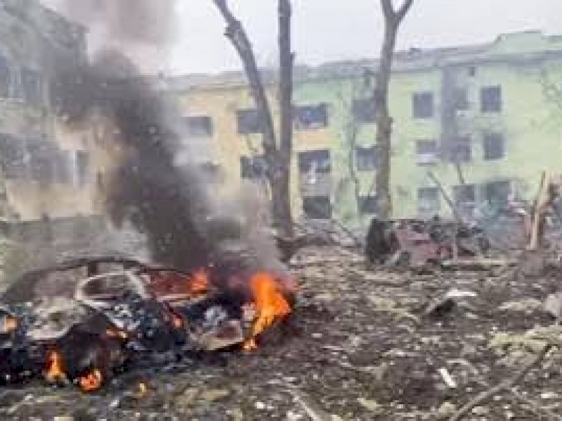 Kondisi salah satu kota di Ukraina akibat serang roket Rusia. (Int)