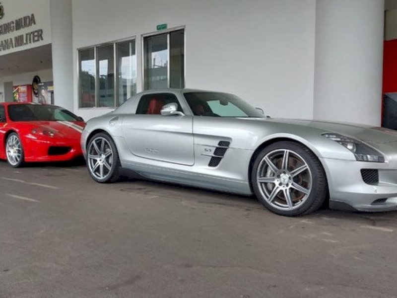 Mobil Ferrari dan Mercy Milik Harvey Moeis yang Disita. (int) 