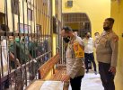 Pastikan Sehat dan Lengkap, Kapolres Takalar Cek Ruang Tahanan