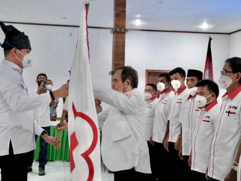 Adnan Purichta Ichsan melantik pengurus PMI Jeneponto dan Bulukumba. (Ist)