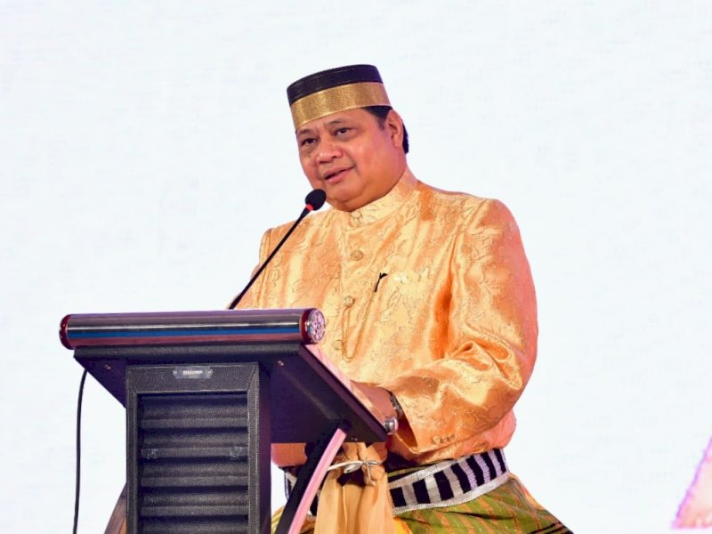Menko Perekonomian Airlangga Hartanto janji tekan harga minyak goreng. (Nurjannah)