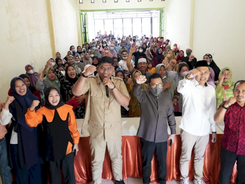 Sekretaris DPD Partai Gerindra Sulsel, Darmawansyah Muin memperkenalkan paket komplit Calon Legislatif (Caleg) Kabupaten/Kota, Provinsi, dan DPR RI. (Ist)